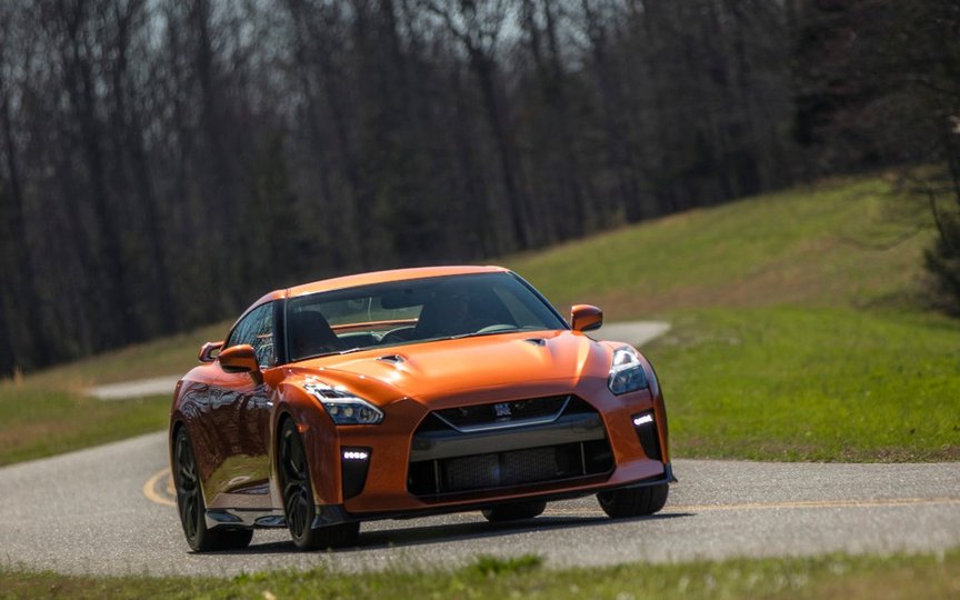 243209_2017_Nissan_GT-R.jpg