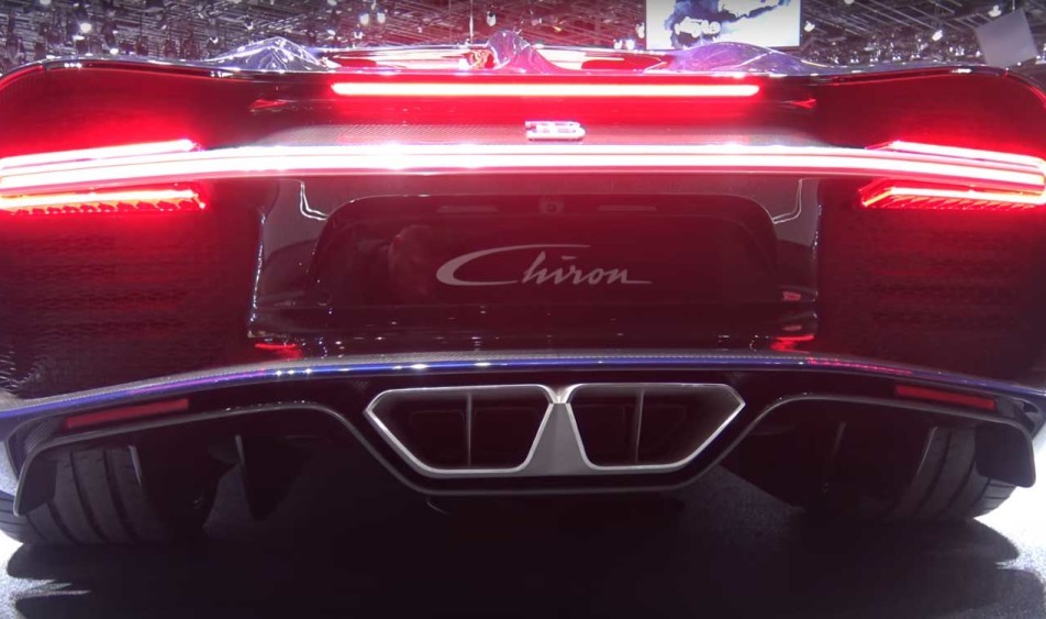 bugatti-chiron-rear-3216-952x563.jpg