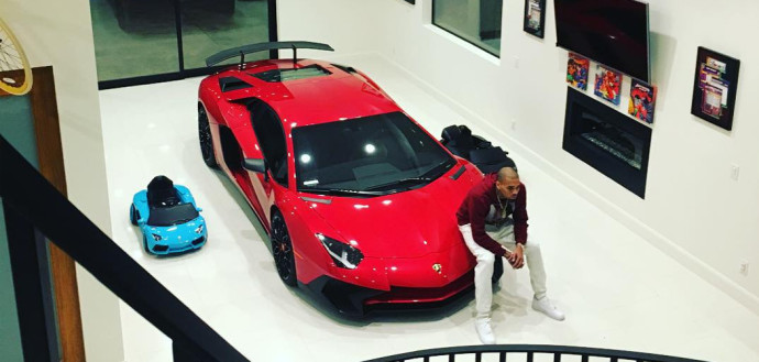 chris-brown-aventador-sv-690x329.jpg