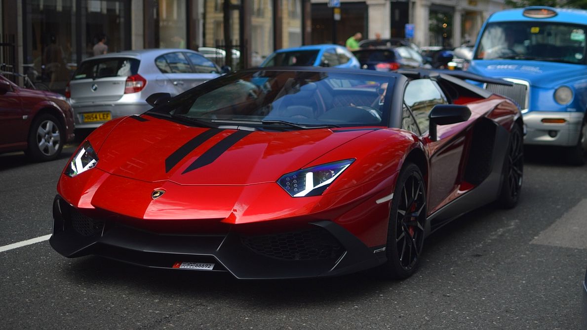 lambo-aventador-50-anniversario-spotted-london-3.jpg